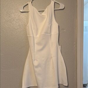 Elegant White Sleeveless Dress